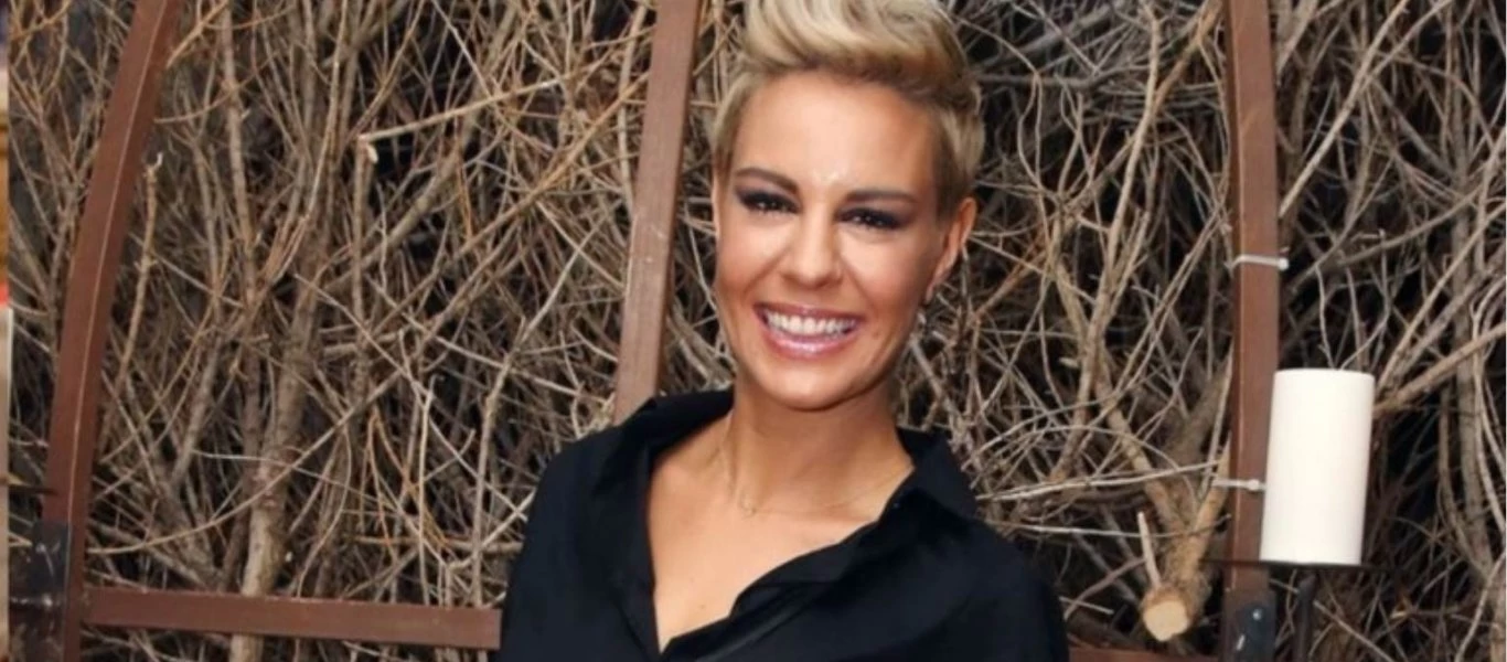 Ράνια Κωστάκη: Ποζάρει με ροζ ολόσωμο μαγιό και «ξεσηκώνει» τον ανδρικό πληθυσμό (φωτο)